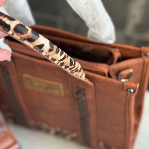 Wrangler Leopard Print Concealed Carry Tote/Crossbody NWT - Picture 3 of 7